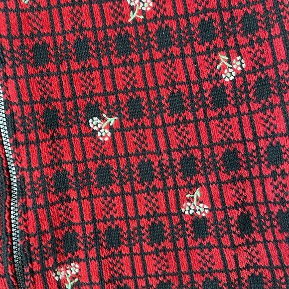 Woolrich Womens Red Black Plaid Floral Knit Zip Front Sweater Vest Sz M - Picture 3 of 8